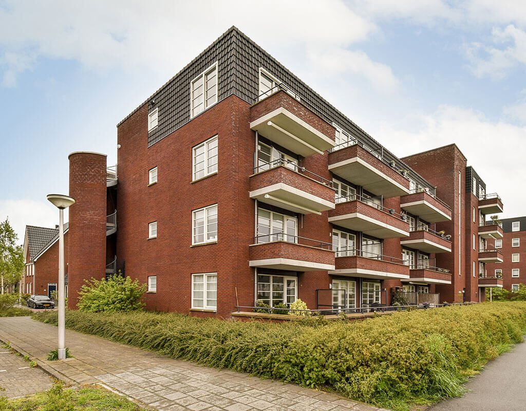 4 BHK Flat On Sell For Reasonable Price